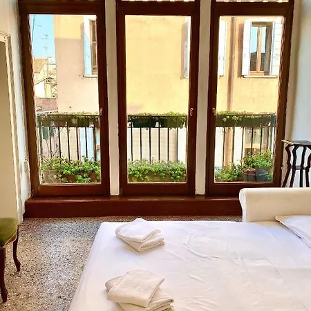 Ca' Samuele Authentic Venetian Apartment Venice