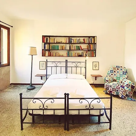 Ca' Samuele Authentic Venetian Apartment *